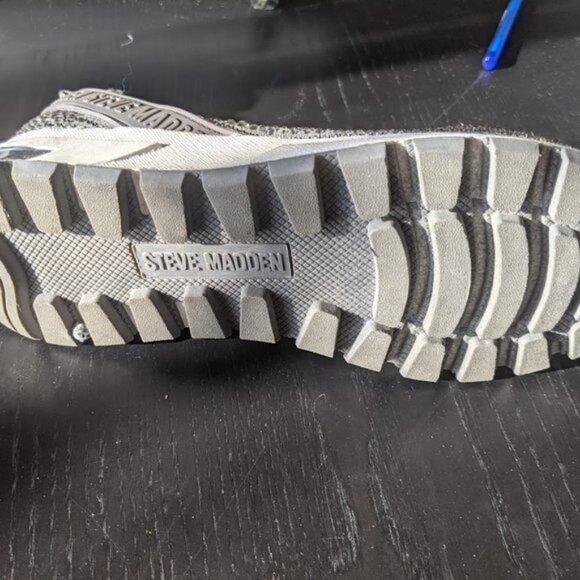 STEVE MADDEN Sparkly Silver Gray Slip on Sneakers Shoes Fit Size 7 - 7.5 - Picture 10 of 12